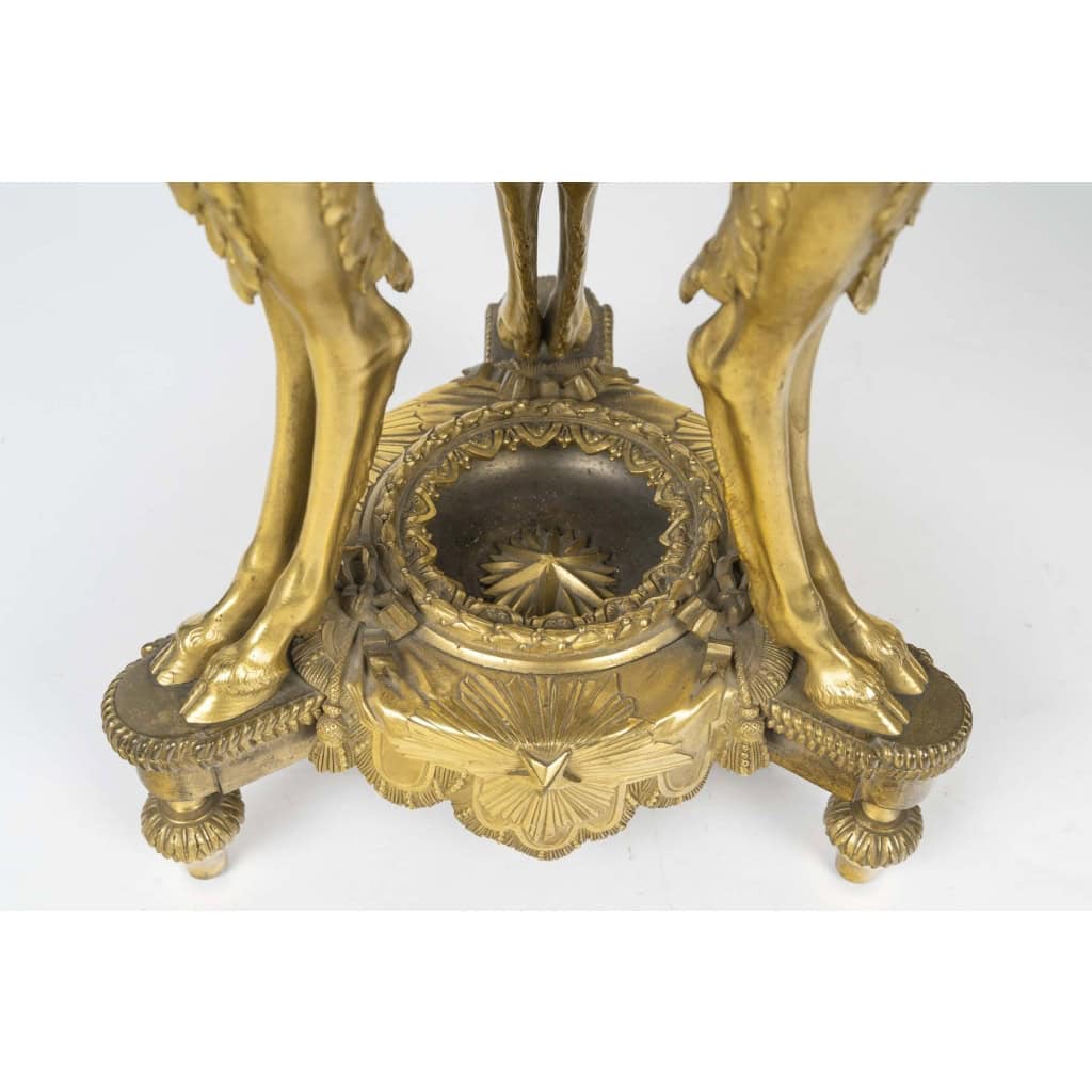 Pair de chandelier attribué à François Remond 1775-1780 h:70cm en bronze doré et bien ciselé . | Biron Pair de chandelier attribué à François Remond 1775-1780 h:70cm en bronze doré et bien ciselé .