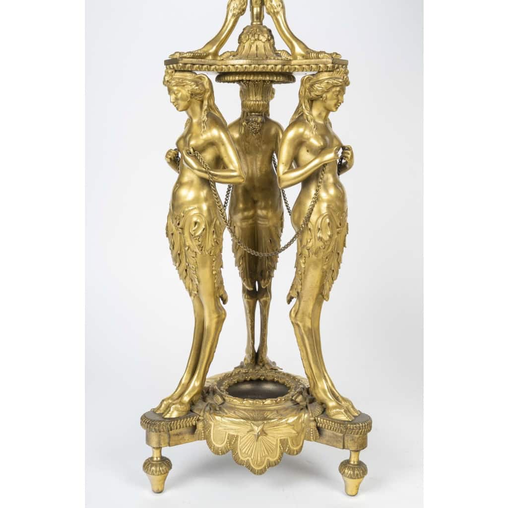 Pair de chandelier attribué à François Remond 1775-1780 h:70cm en bronze doré et bien ciselé . | Biron Pair de chandelier attribué à François Remond 1775-1780 h:70cm en bronze doré et bien ciselé .