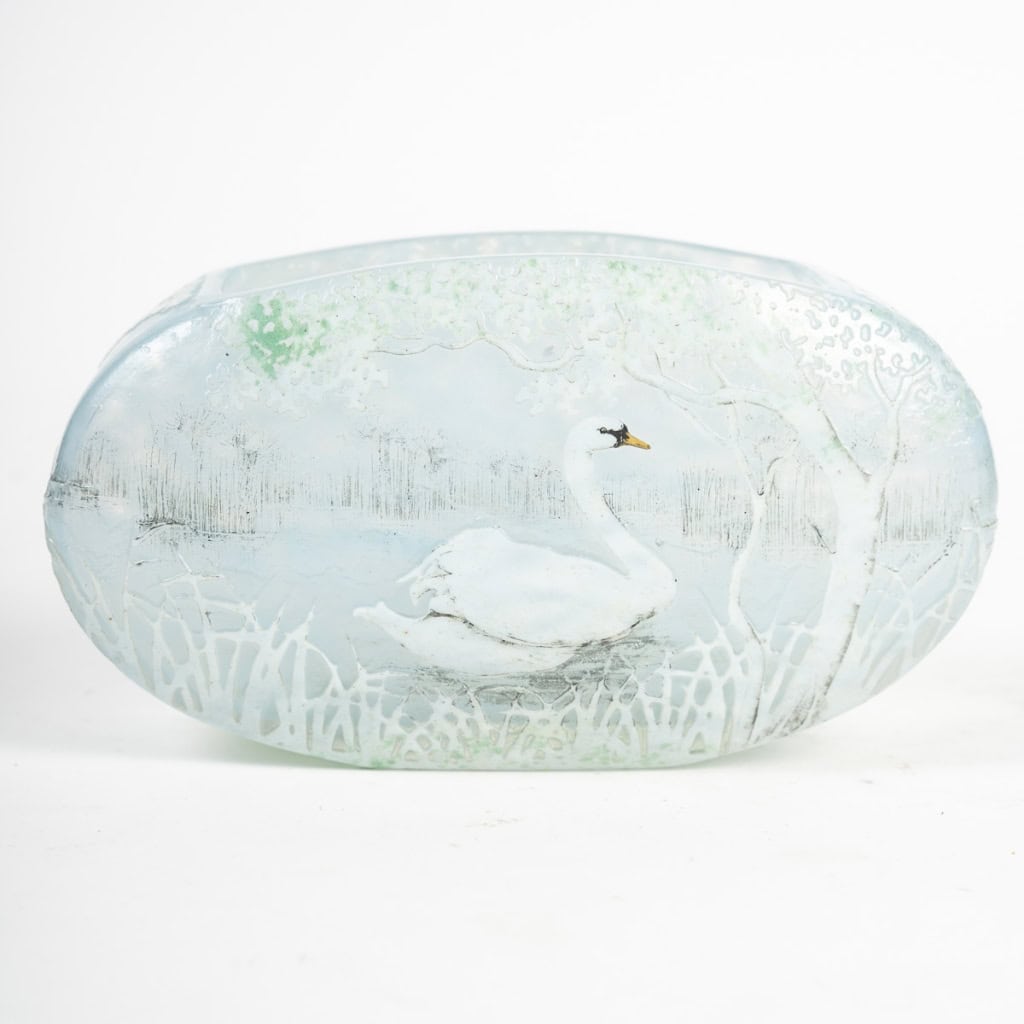 Daum Nancy – Rare Vase De Forme Jardinière à Décor De Cygne, Pâte De Verre Art Nouveau | Biron Daum Nancy - Rare Vase De Forme Jardinière à Décor De Cygne, Pâte De Verre Art Nouveau