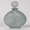 Flacon « Telline » verre blanc patiné bleu de René LALIQUE | Biron Flacon "Telline" verre blanc patiné bleu de René LALIQUE