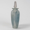 Flacon « Telline » verre blanc patiné bleu de René LALIQUE | Biron Flacon "Telline" verre blanc patiné bleu de René LALIQUE