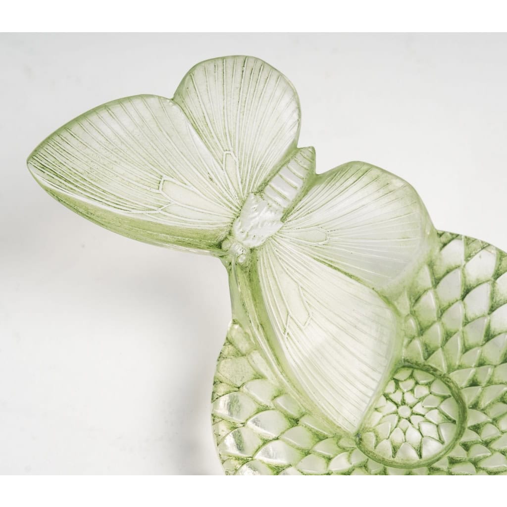 René Lalique , 3 cendriers « Dahlia Et Papillon »,1931.