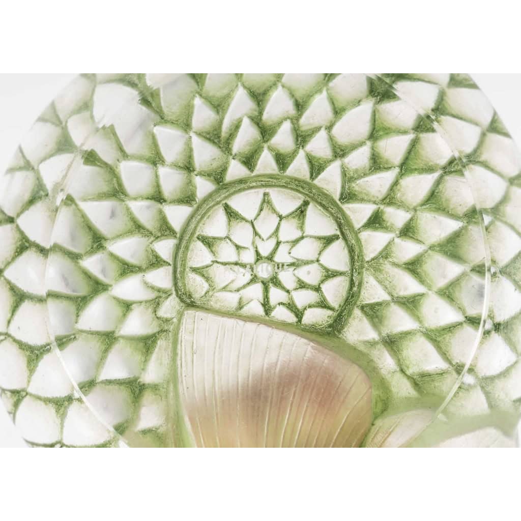 René Lalique , 3 cendriers « Dahlia Et Papillon »,1931.