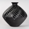Vase « Montargis » verre noir patiné blanc de René LALIQUE | Biron Vase "Montargis" verre noir patiné blanc de René LALIQUE
