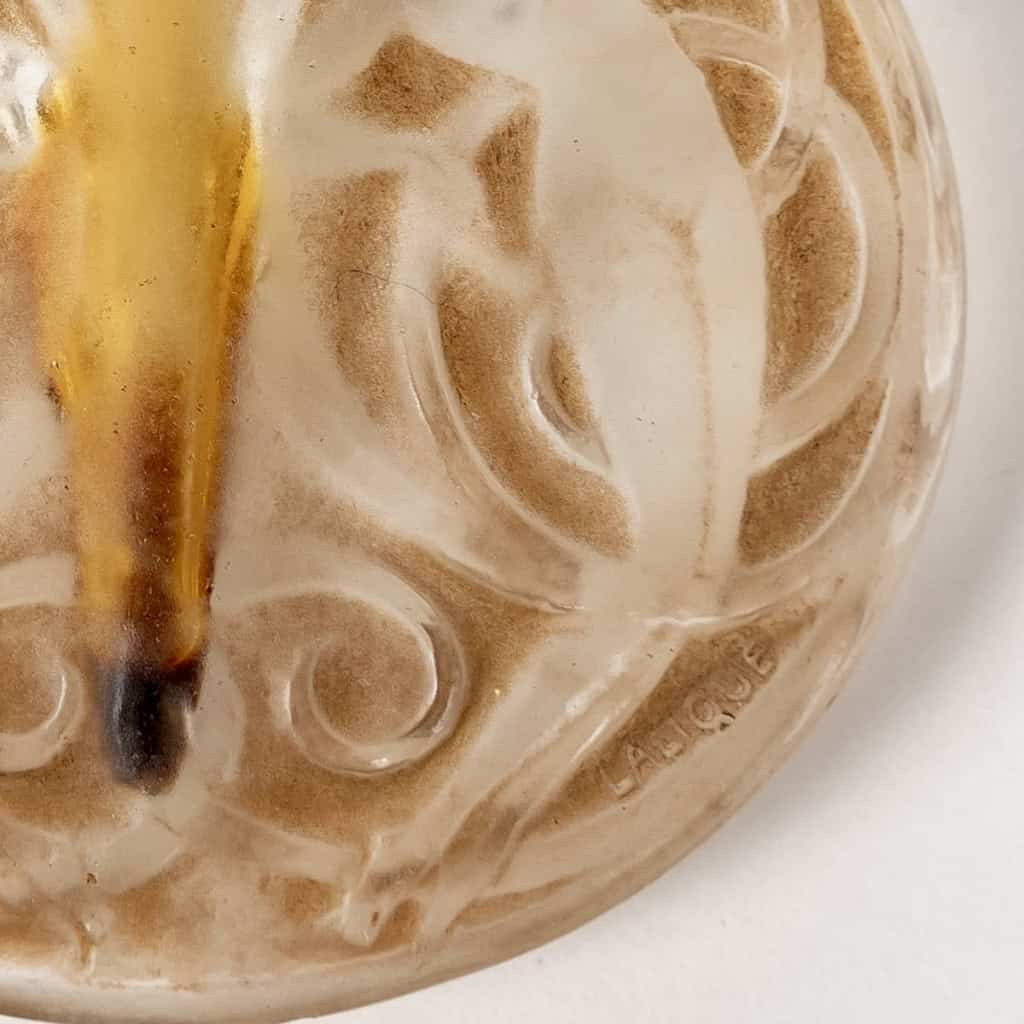 Flacon « Naïades » verre blanc patiné sépia de René LALIQUE | Biron Flacon "Naïades" verre blanc patiné sépia de René LALIQUE