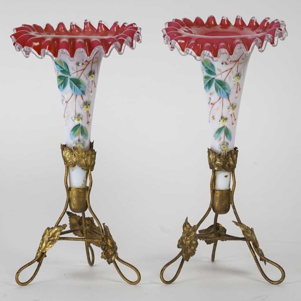 Une Paire De vases de forme Cornets En Opaline Fin XIXème Siècle | Biron ||||||||