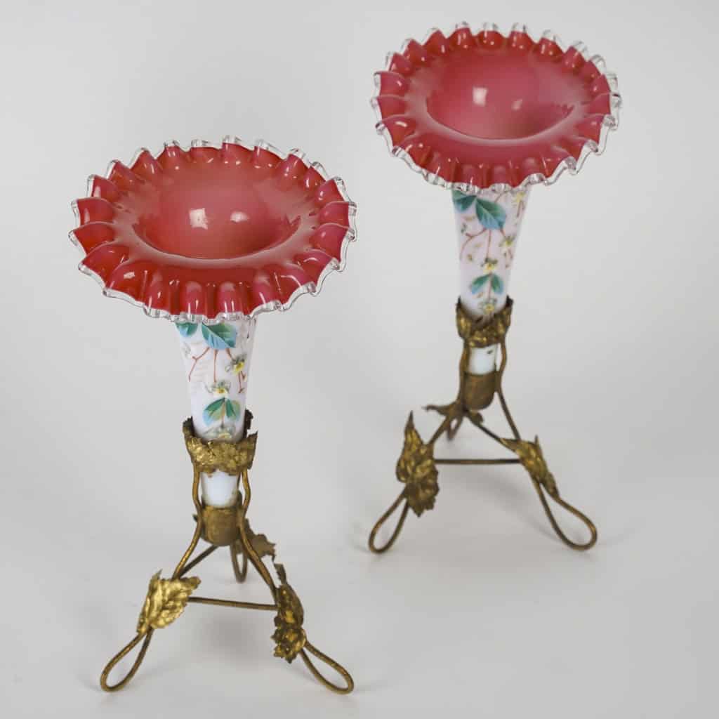 Une Paire De vases de forme Cornets En Opaline Fin XIXème Siècle | Biron Une Paire De vases de forme Cornets En Opaline Fin XIXème Siècle