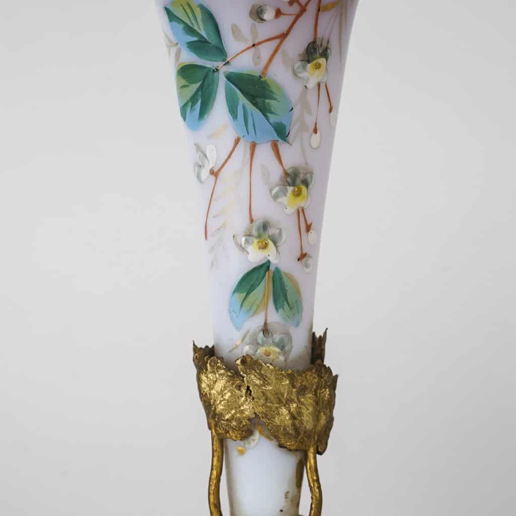 Une Paire De vases de forme Cornets En Opaline Fin XIXème Siècle | Biron Une Paire De vases de forme Cornets En Opaline Fin XIXème Siècle