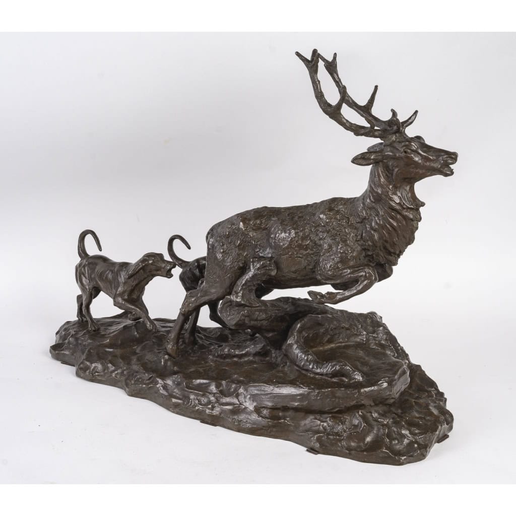 Sculpture en bronze patiné, cerf et chien de chasse, XIXème siècle. | Biron |||||||||||