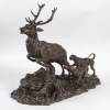Sculpture en bronze patiné, cerf et chien de chasse, XIXème siècle. | Biron Sculpture en bronze patiné, cerf et chien de chasse, XIXème siècle.