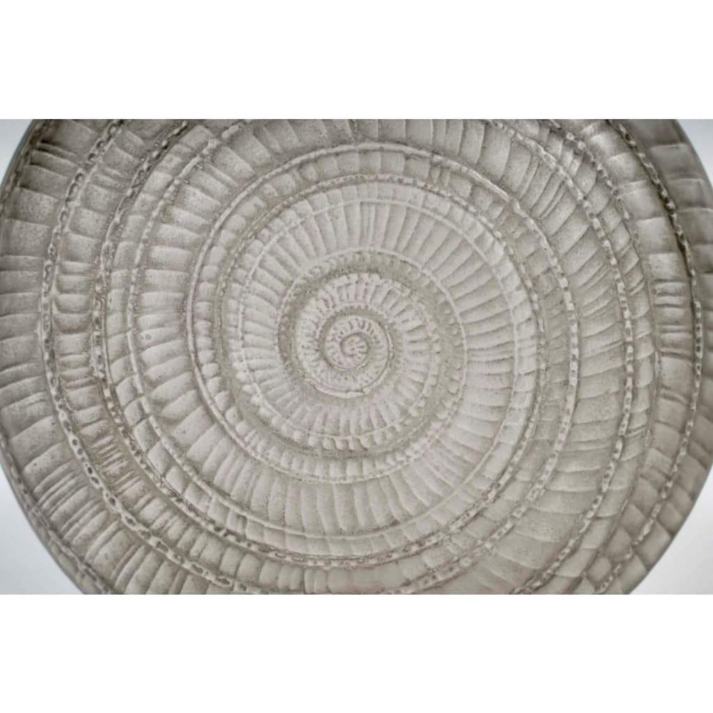 Vase « Escargot » verre blanc patiné gris de René LALIQUE | Biron Vase "Escargot" verre blanc patiné gris de René LALIQUE