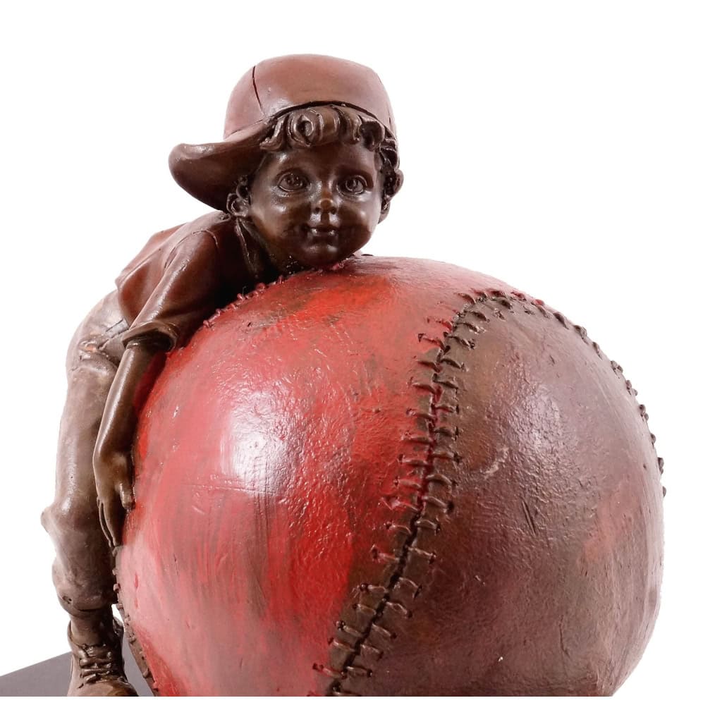 Sculpture en bronze représentant l’enfant et la joie du baseball, XXème siècle. | Biron Sculpture en bronze représentant l’enfant et la joie du baseball, XXème siècle.