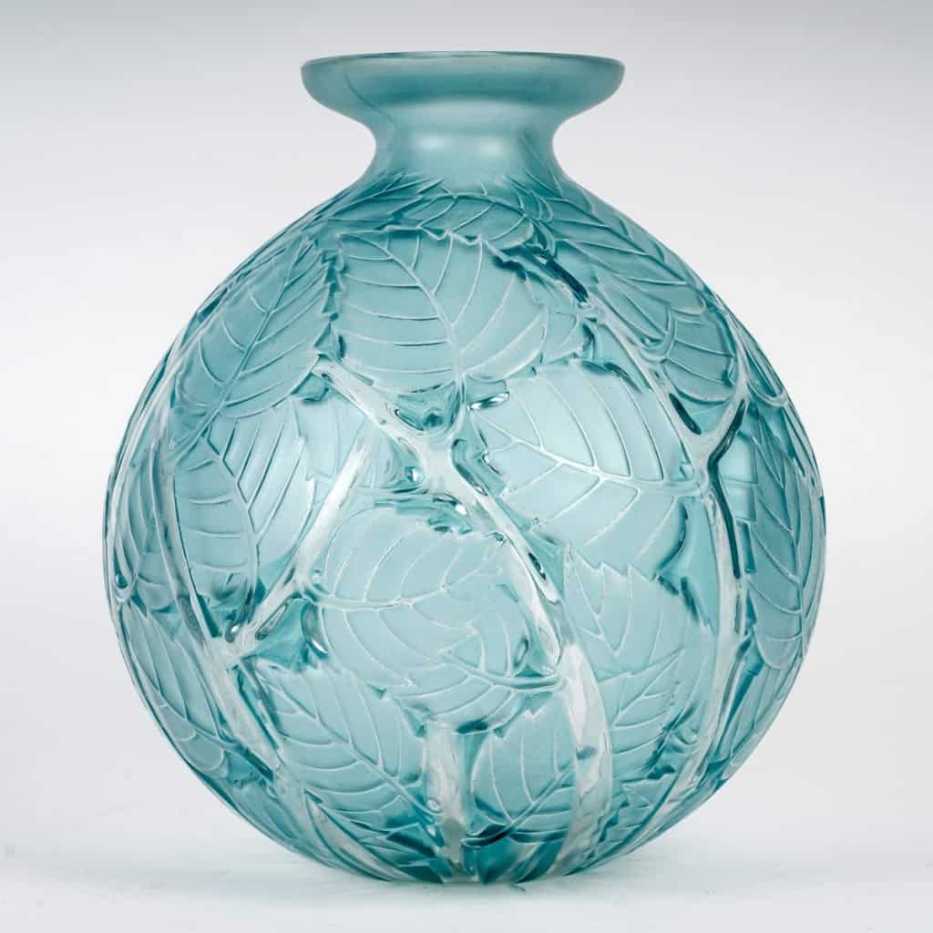 Vase « Milan » verre blanc patiné bleu de René LALIQUE | Biron ||||||