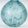 Vase « Milan » verre blanc patiné bleu de René LALIQUE | Biron Vase "Milan" verre blanc patiné bleu de René LALIQUE