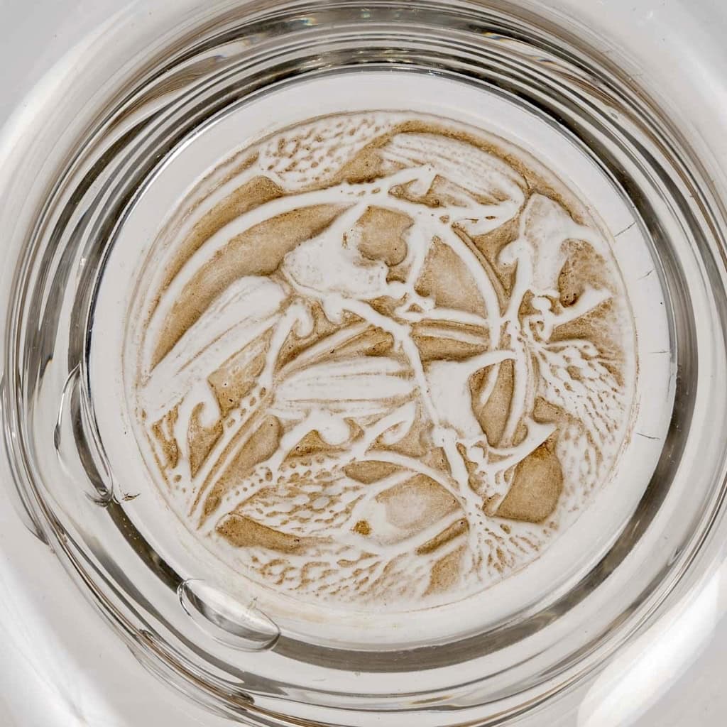 Carafe « Hannetons » verre blanc patiné sépia de René LALIQUE | Biron Carafe "Hannetons" verre blanc patiné sépia de René LALIQUE