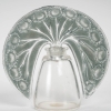 Flacon Tiare « Pâquerettes » verre blanc patiné bleu gris de René LALIQUE | Biron Flacon Tiare "Pâquerettes" verre blanc patiné bleu gris de René LALIQUE