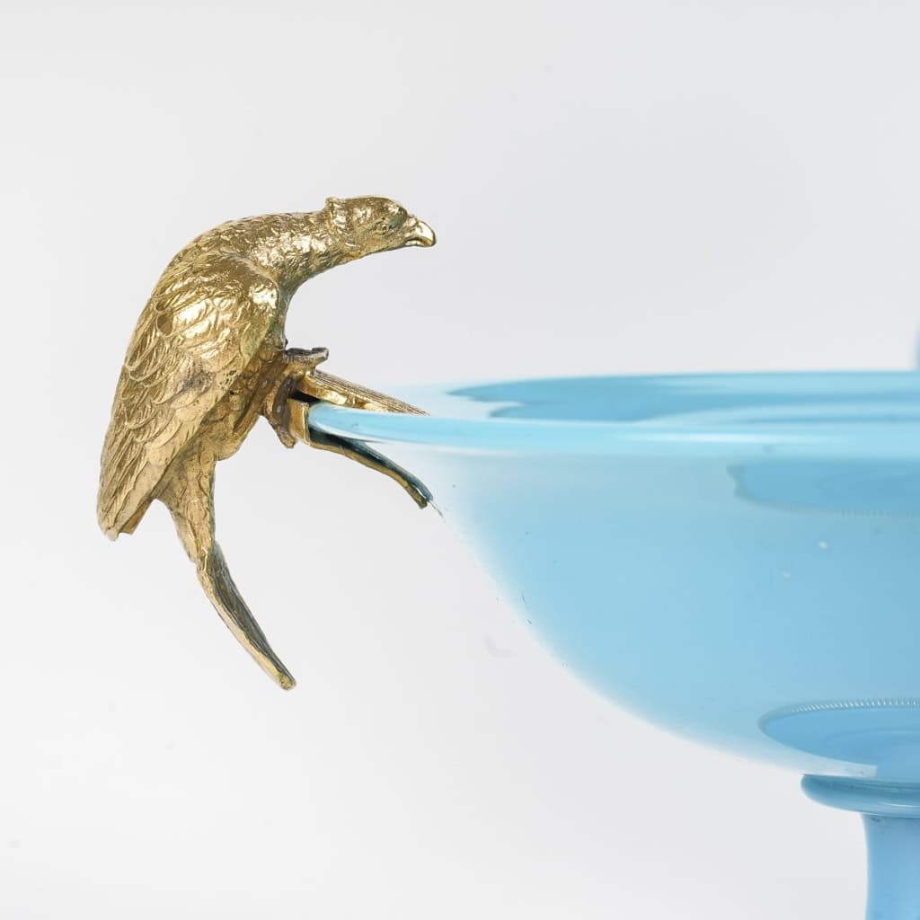 Pair de vase en Opaline turquoise monture en bronze doré avec un coupe au milieu d’époque Charles X | Biron Pair de vase en Opaline turquoise monture en bronze doré avec un coupe au milieu d’époque Charles X