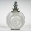 Flacon « Amphitrite » verre blanc patiné gris bleu de René LALIQUE | Biron Flacon "Amphitrite" verre blanc patiné gris bleu de René LALIQUE