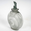 Flacon « Amphitrite » verre blanc patiné gris bleu de René LALIQUE | Biron Flacon "Amphitrite" verre blanc patiné gris bleu de René LALIQUE
