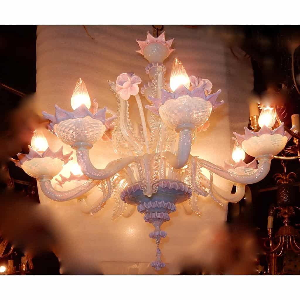 1970′ Lustre Murano à 8 Bras de Lumière en Verre Bleu Opalescent et Pâte de Verre Rose | Biron 1970′ Lustre Murano à 8 Bras de Lumière en Verre Bleu Opalescent et Pâte de Verre Rose