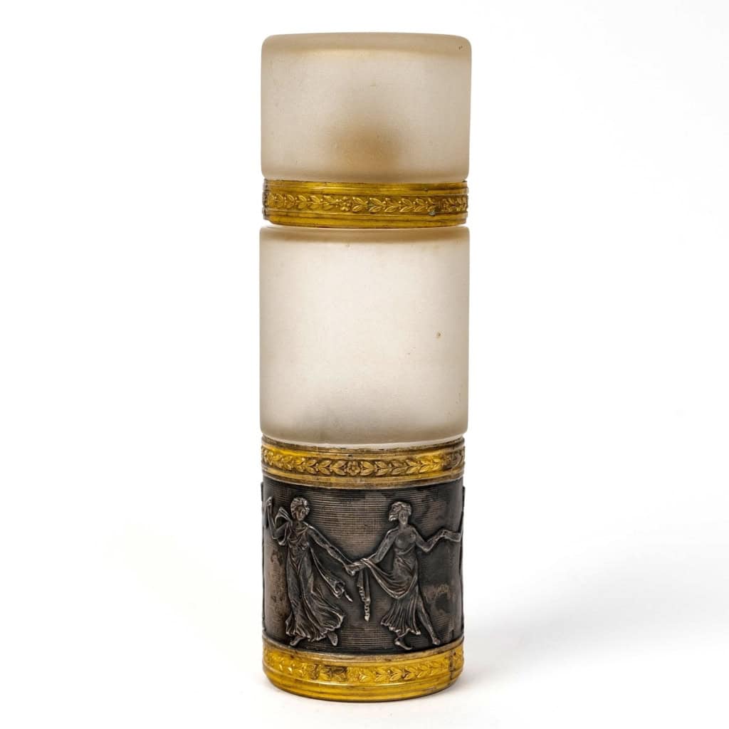Flacon « Ambre » en cristal blanc de BACCARAT et frise en bronze à décor de femmes de René LALIQUE | Biron Flacon "Ambre" en cristal blanc de BACCARAT et frise en bronze à décor de femmes de René LALIQUE