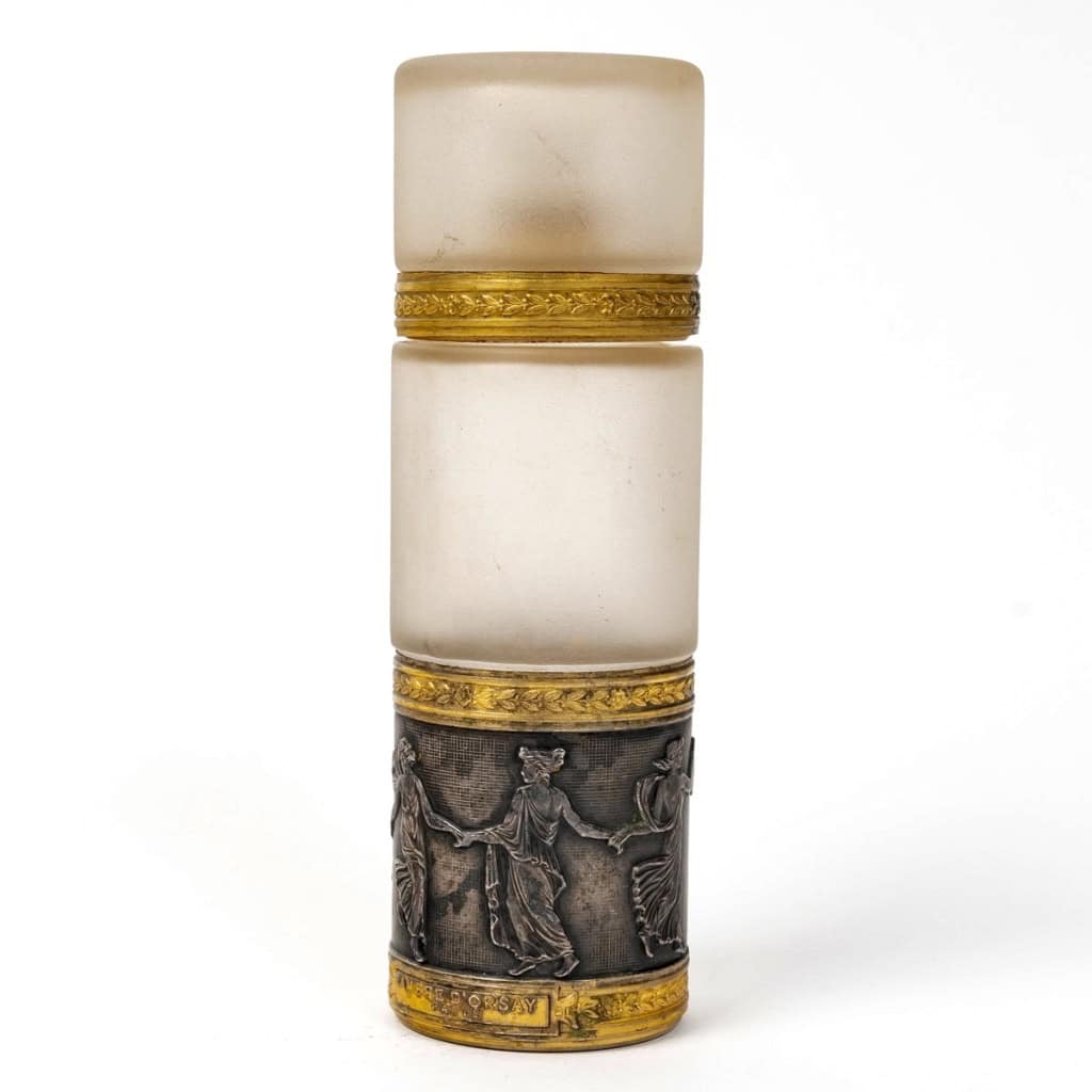 Flacon « Ambre » en cristal blanc de BACCARAT et frise en bronze à décor de femmes de René LALIQUE | Biron Flacon "Ambre" en cristal blanc de BACCARAT et frise en bronze à décor de femmes de René LALIQUE