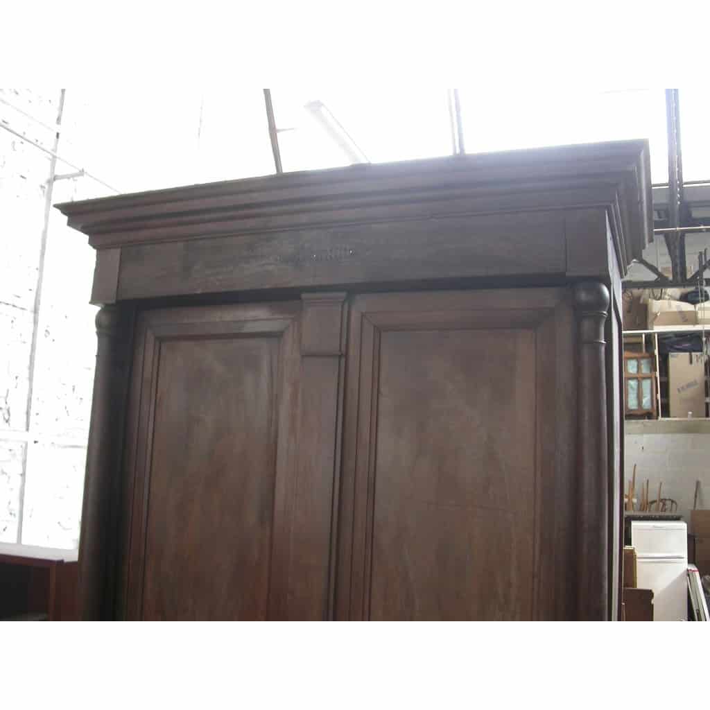 1800′ Armoire Époque Empire à Colonnes Détachées et Crosses | Biron 1800′ Armoire Époque Empire à Colonnes Détachées et Crosses