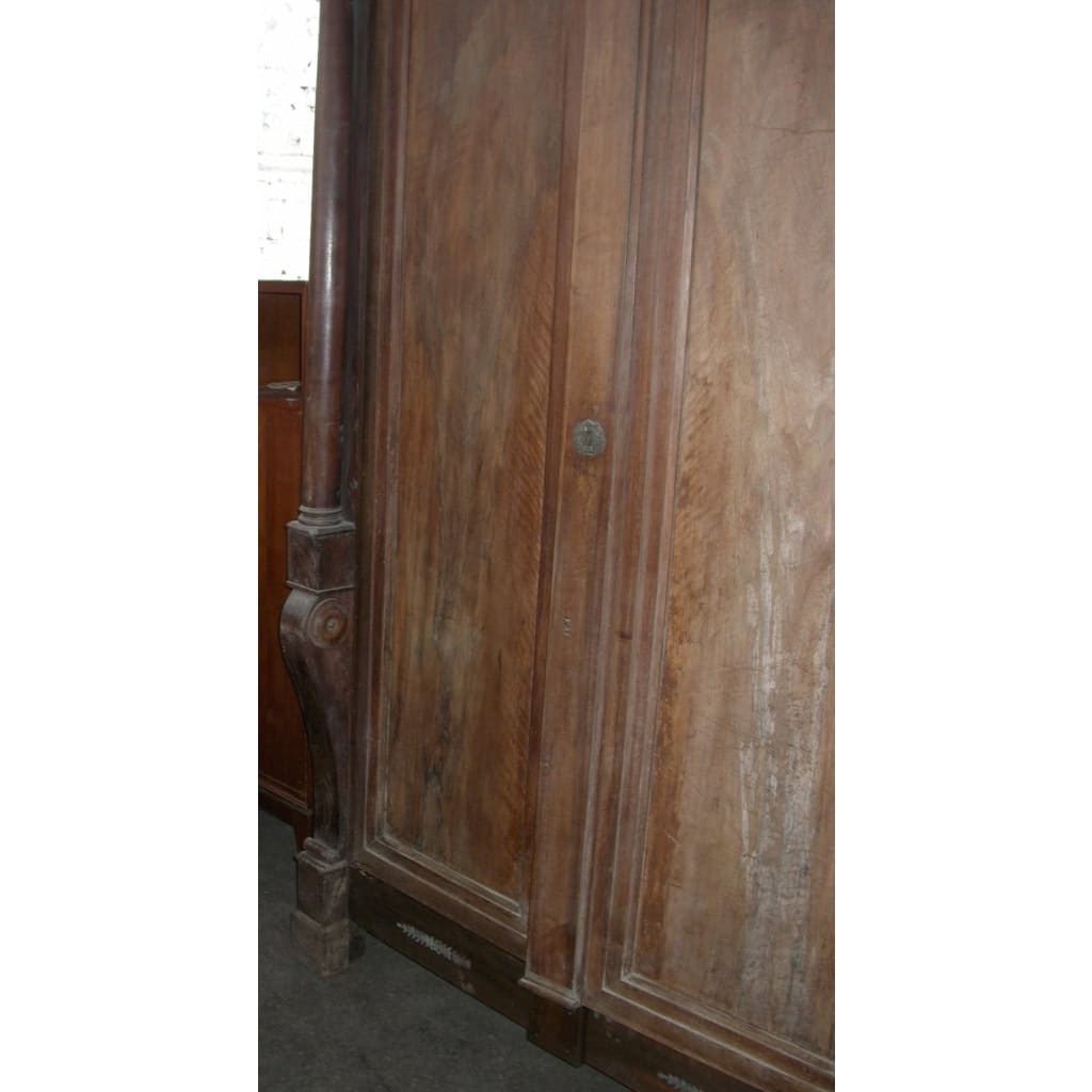 1800′ Armoire Époque Empire à Colonnes Détachées et Crosses | Biron 1800′ Armoire Époque Empire à Colonnes Détachées et Crosses