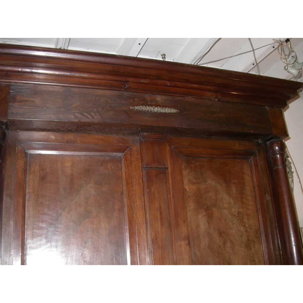 1800′ Armoire Époque Empire à Colonnes Détachées et Crosses | Biron 1800′ Armoire Époque Empire à Colonnes Détachées et Crosses