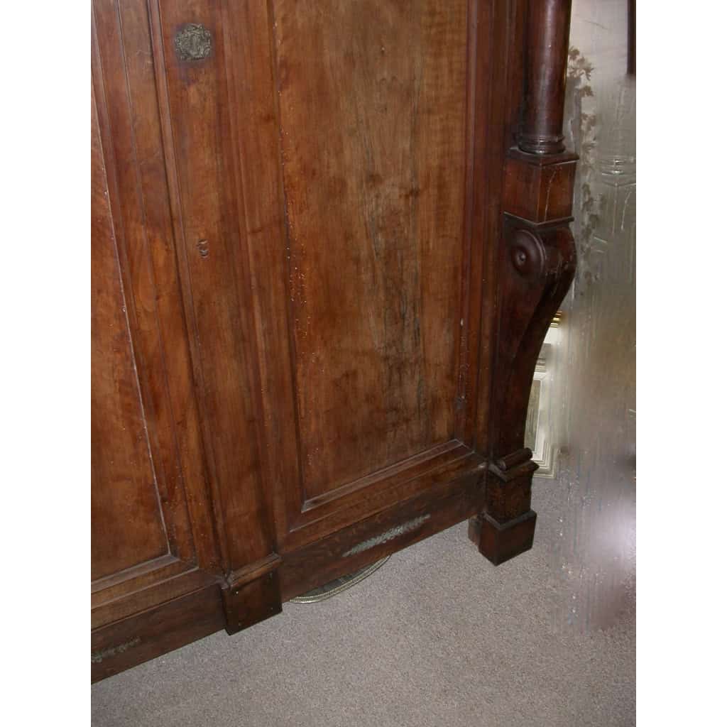 1800′ Armoire Époque Empire à Colonnes Détachées et Crosses | Biron 1800′ Armoire Époque Empire à Colonnes Détachées et Crosses