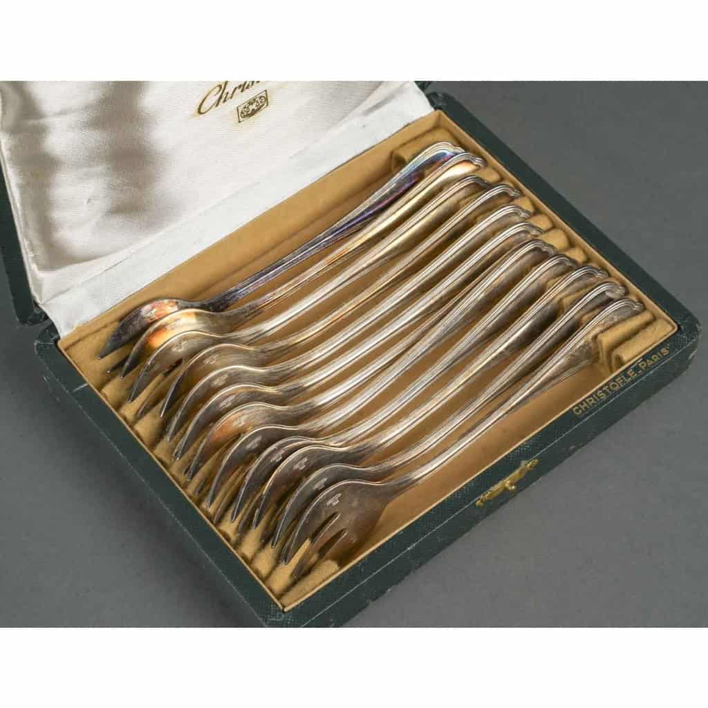 Suite de 12 fourchettes à dessert de l’Orfèvre Christofle à Paris, 1960-1970. | Biron |||||||