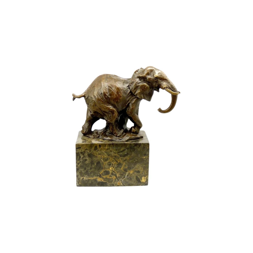 Sculpture en bronze patiné d’un éléphant, XXème siècle.
