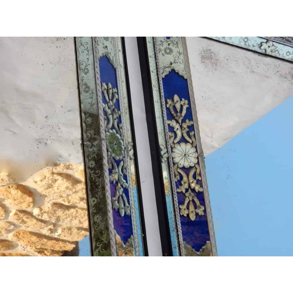 1970/80 Paire De Miroirs Venise Style Louis 14 Avec Ornements En Verre Bleu | Biron 1970/80 Paire De Miroirs Venise Style Louis 14 Avec Ornements En Verre Bleu