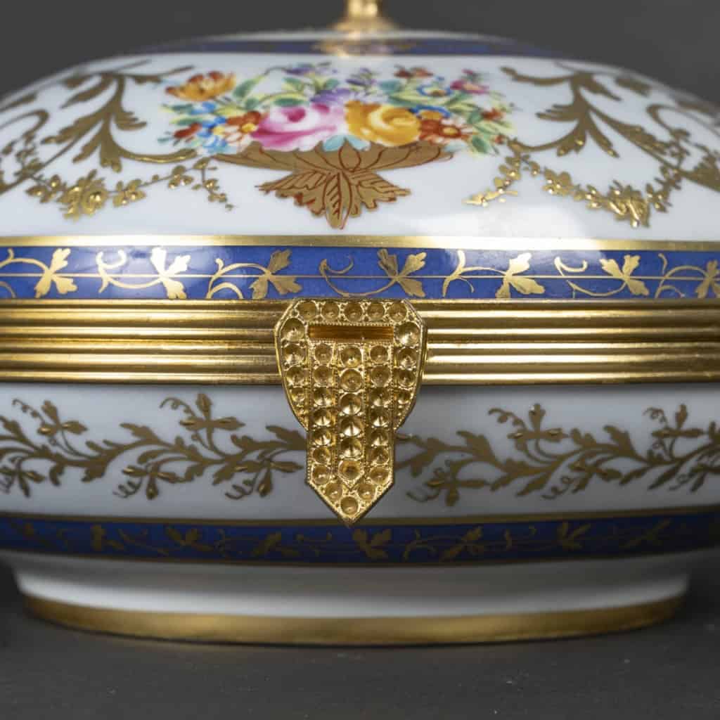 Le Tallec « Bonbonnière Baron Jourdan bleue « | Biron Le Tallec "Bonbonnière Baron Jourdan bleue "