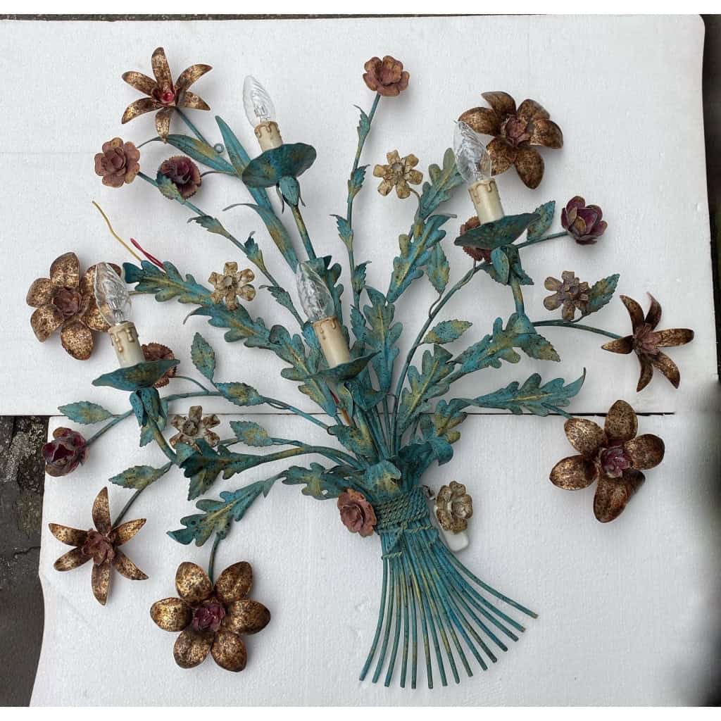 1970′ Applique en Métal Peint à Décor de Gerbe De Fleurs | Biron |||||||||