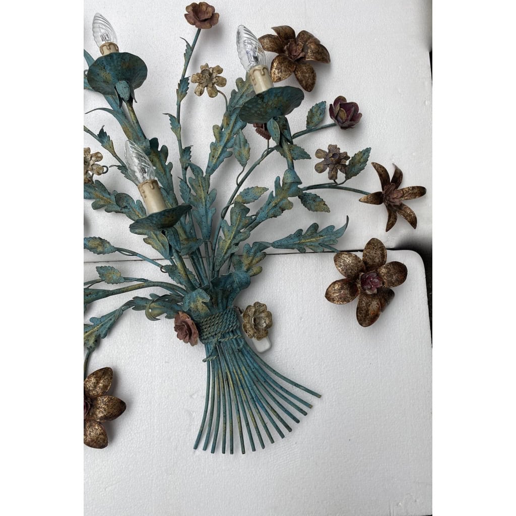 1970′ Applique en Métal Peint à Décor de Gerbe De Fleurs | Biron 1970′ Applique en Métal Peint à Décor de Gerbe De Fleurs