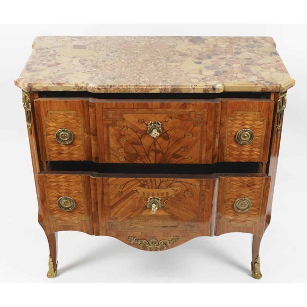 Commode de style Transition. | Biron Commode de style Transition.