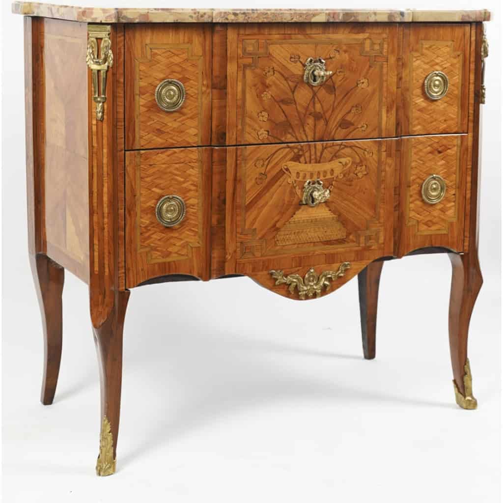 Commode de style Transition. | Biron Commode de style Transition.