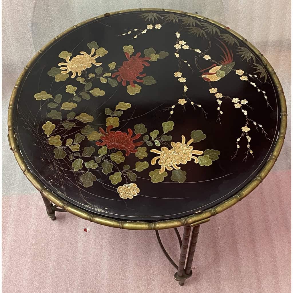 1950/70′ Table Basse Ronde Bronze Décor Palmier, Plateau Laque de Chine Noire Style Maison Baguès