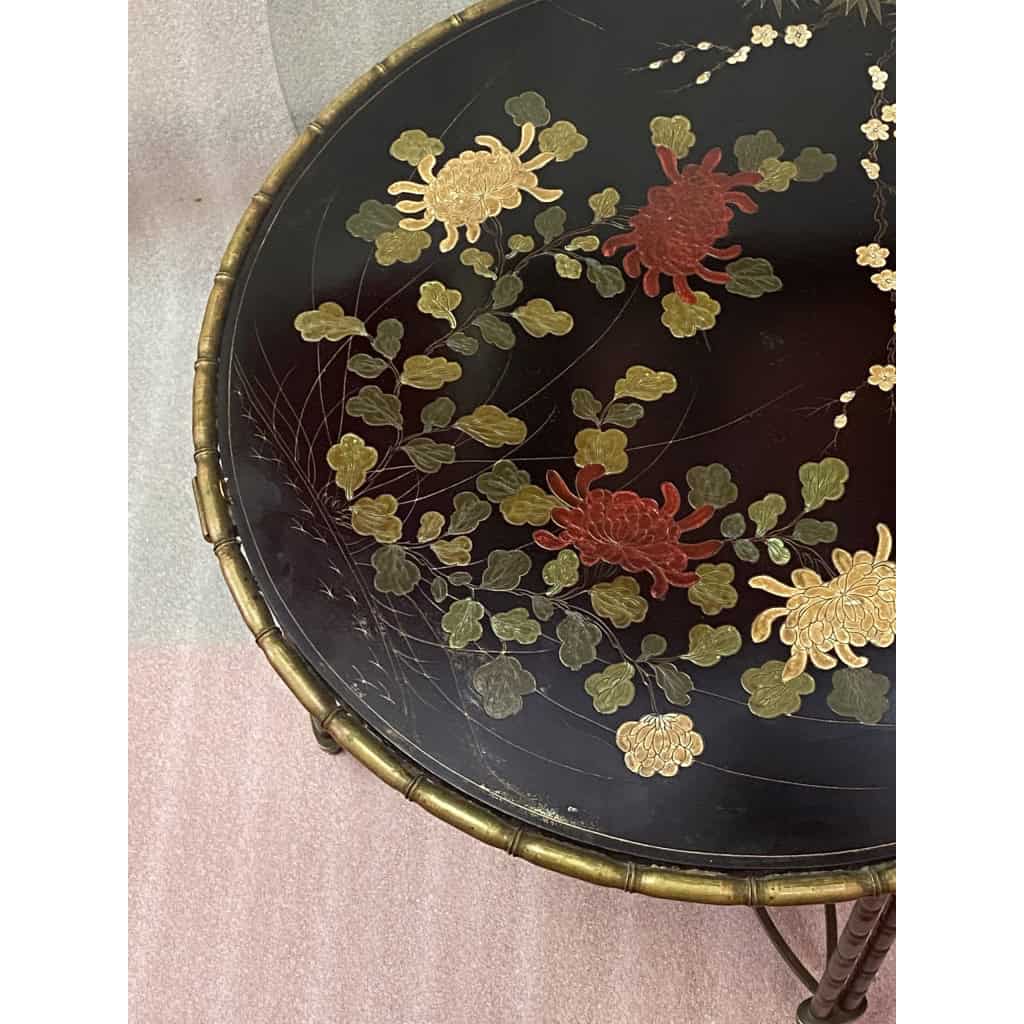 1950/70′ Table Basse Ronde Bronze Décor Palmier, Plateau Laque de Chine Noire Style Maison Baguès