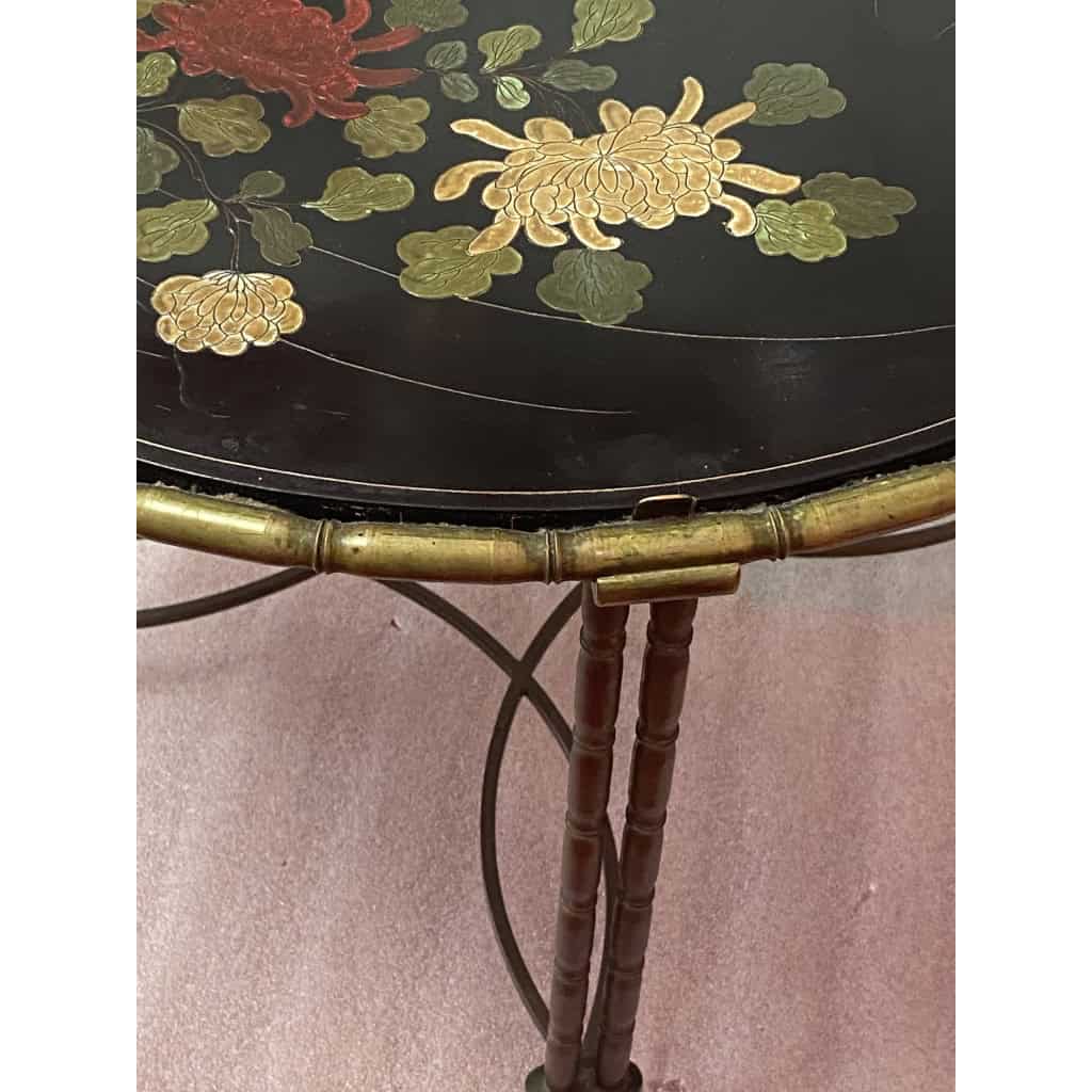1950/70′ Table Basse Ronde Bronze Décor Palmier, Plateau Laque de Chine Noire Style Maison Baguès