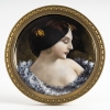 Portrait de femme de profil, miniature circulaire émaillée du cuivre signée d’un monogramme, travail français de la fin du XIXe siècle | Biron ||||||||