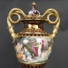 Grand Vase balustre Vienne à décor polychromes | Biron Grand Vase balustre Vienne à décor polychromes