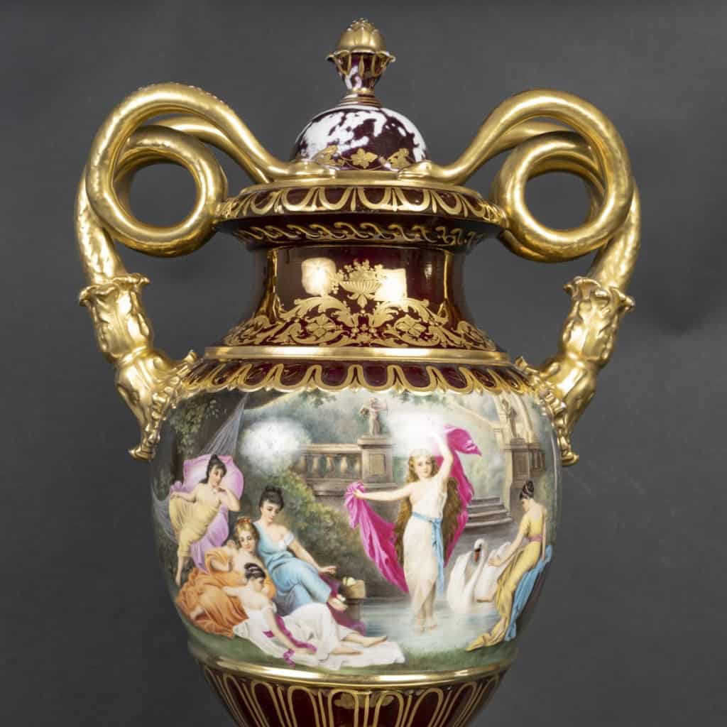 Grand Vase balustre Vienne à décor polychromes | Biron Grand Vase balustre Vienne à décor polychromes