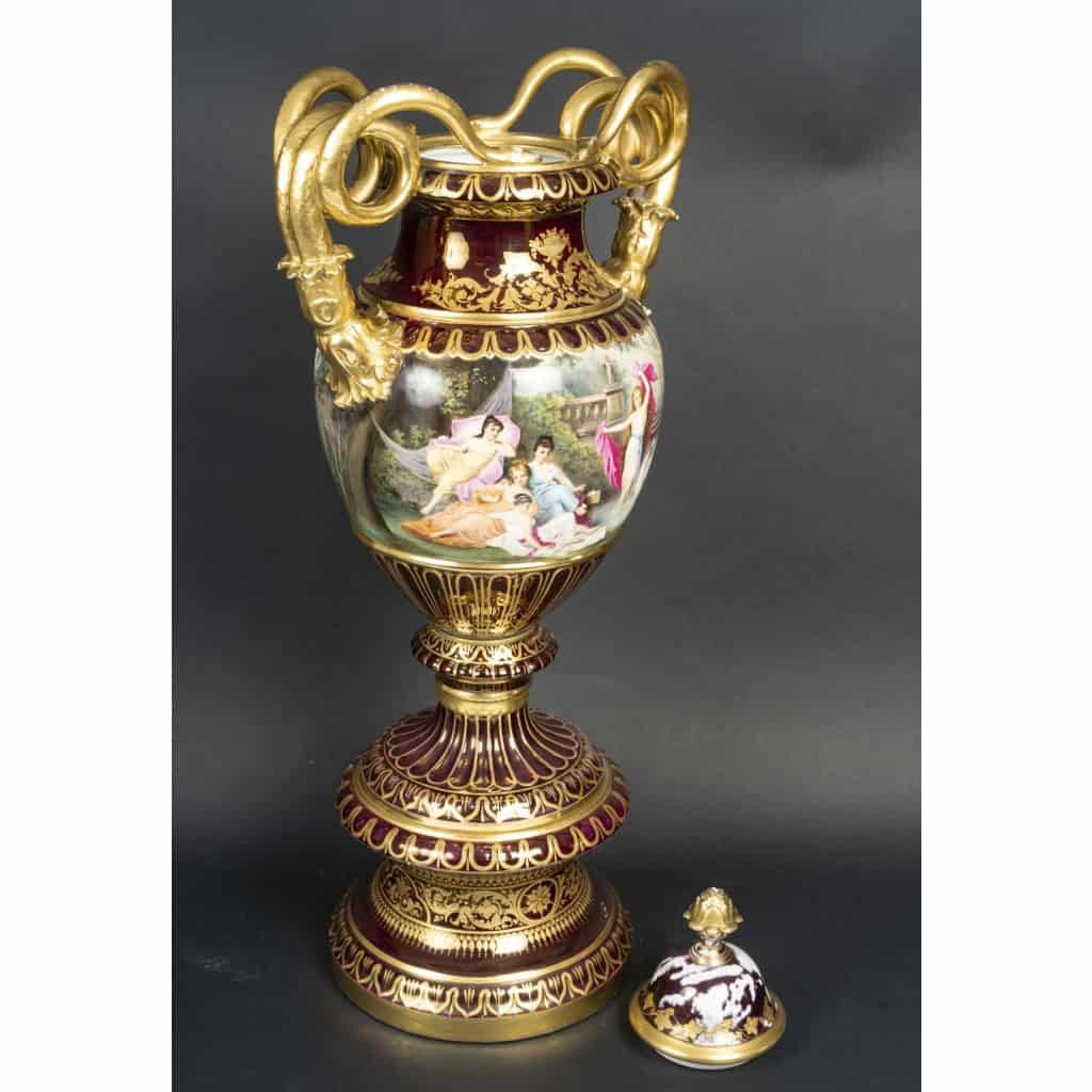 Grand Vase balustre Vienne à décor polychromes | Biron Grand Vase balustre Vienne à décor polychromes