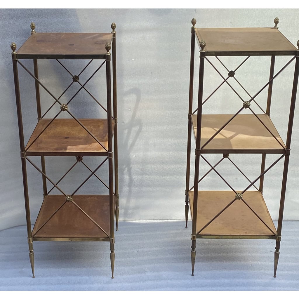 1970′ Paire Étagères en Laiton à 3 Niveaux Maison Baguès Plateaux Cuir Vintage
