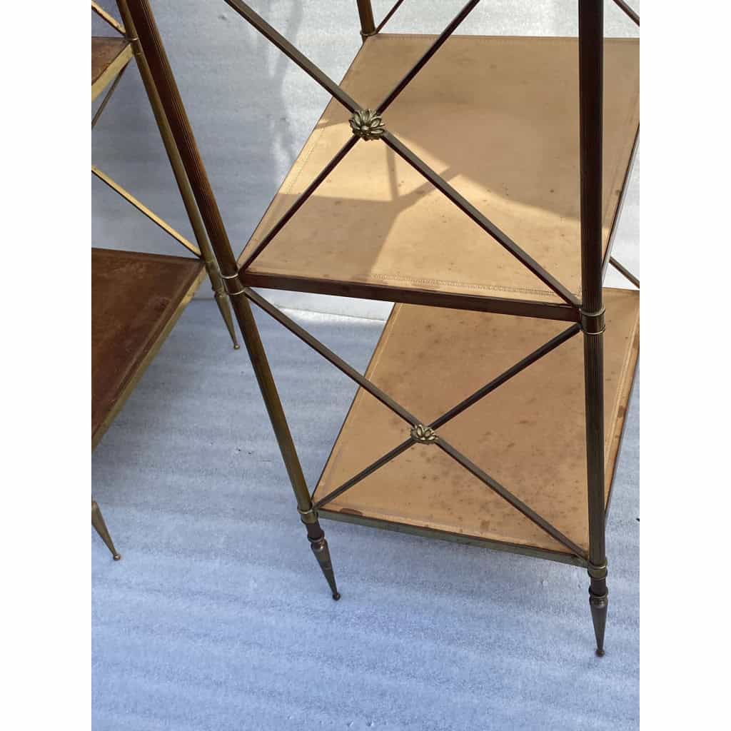 1970′ Paire Étagères en Laiton à 3 Niveaux Maison Baguès Plateaux Cuir Vintage