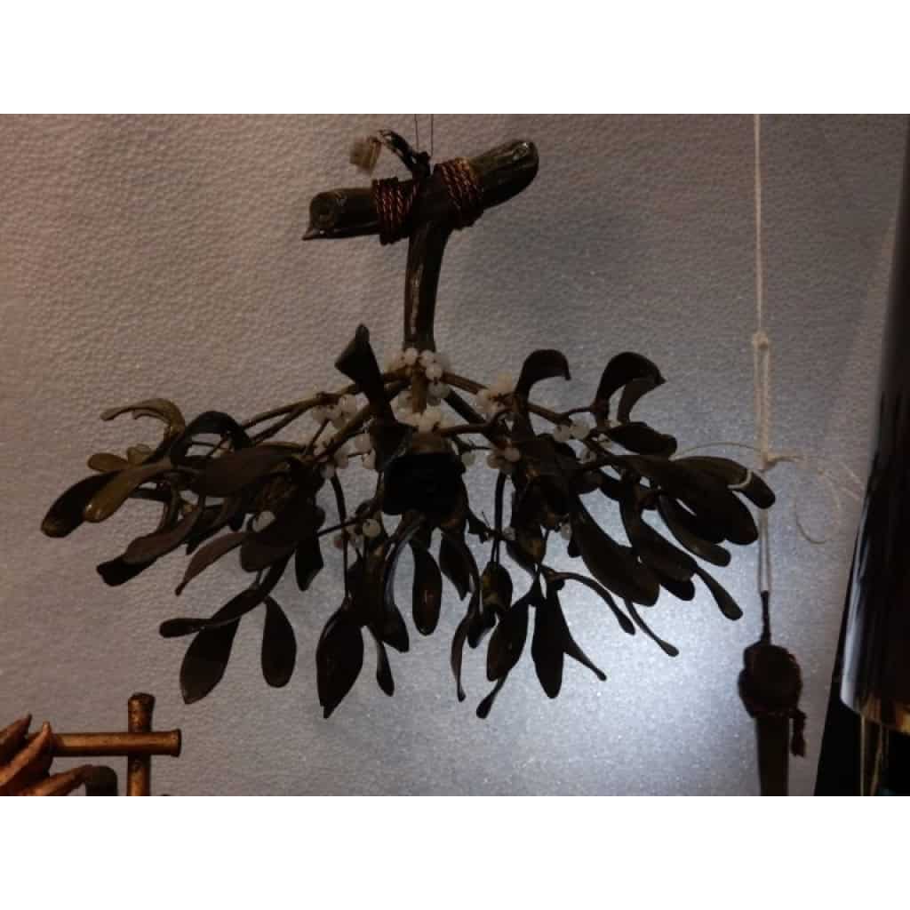 1900′ Lustre Boule de Gui en Bronze Art Nouveau a 3 Lampes | Biron 1900′ Lustre Boule de Gui en Bronze Art Nouveau a 3 Lampes