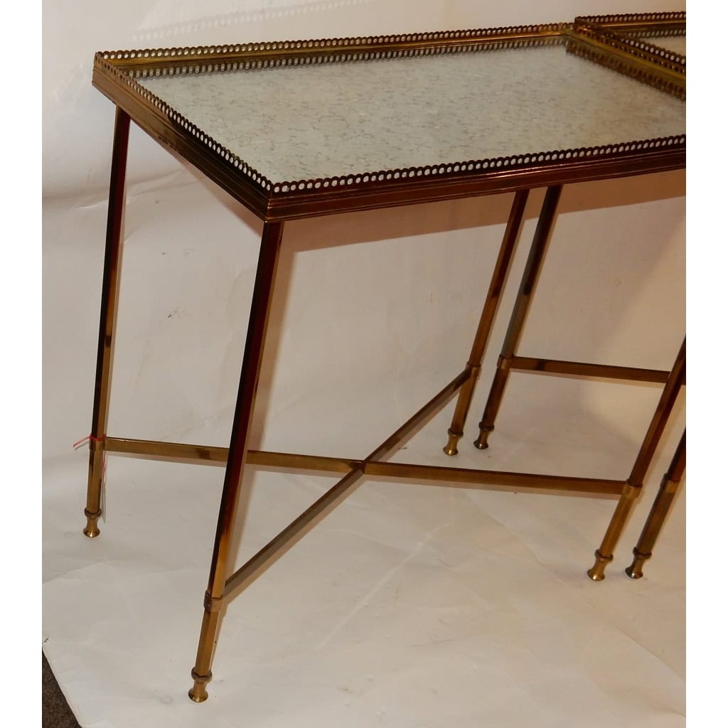 1950/70′ Paire de Bouts de Canapés Bronze, Plateaux Miroirs Oxydés Avec Galeries Style Maison Ramsay Avec Entretoise 3