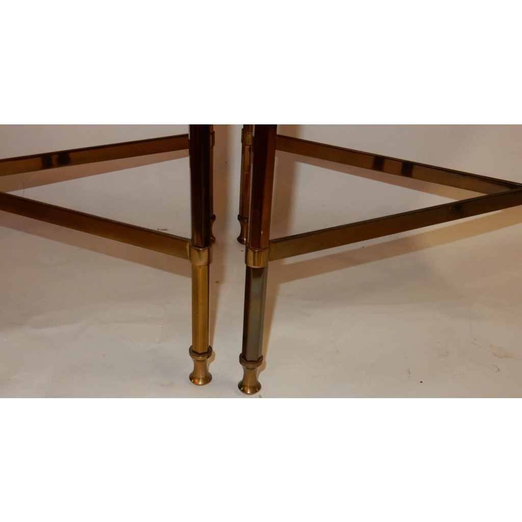 1950/70′ Paire de Bouts de Canapés Bronze, Plateaux Miroirs Oxydés Avec Galeries Style Maison Ramsay Avec Entretoise 4